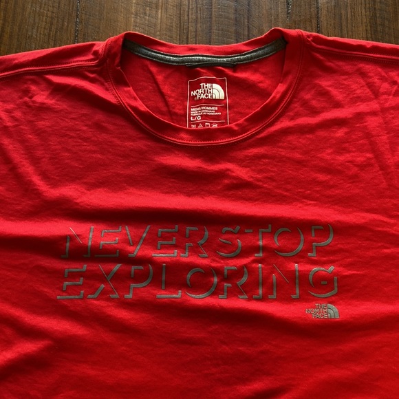 The North Face T-Shirt - Picture 2 of 3